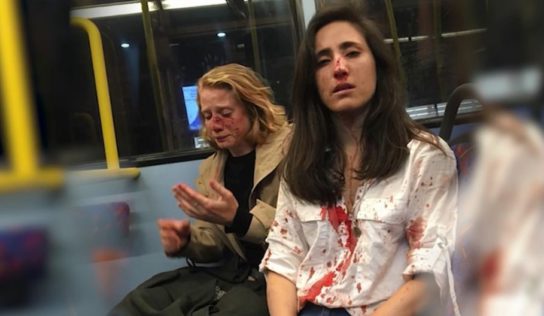 Trois ados jugés pour l’agression d’un couple de lesbiennes dans un bus londonien