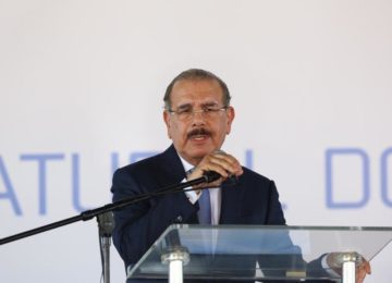 Danilo Medina défend la vente des actions de Punta Catalina qui a été construit au charbon