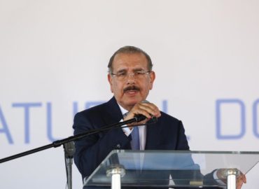 Danilo Medina défend la vente des actions de Punta Catalina qui a été construit au charbon